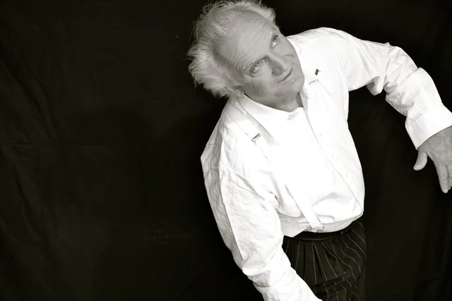 Christoph Staerkle in einer ausdrucksstarken Pose